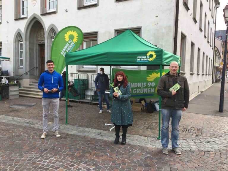 Agnieszka Brugger (MdB) in Weingarten auf dem Wochenmarkt
